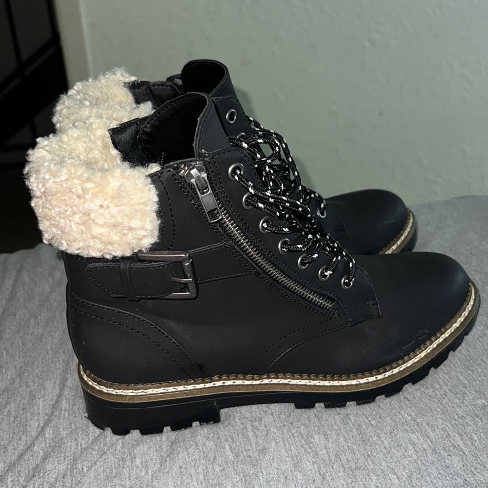 Black boots with fur along the top rim